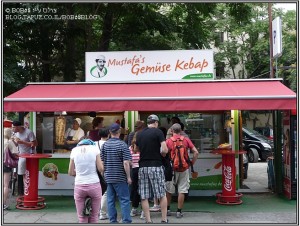רשת Mustafa's Gemüs kebab היא דוגמה נהדרת ל-אוכל כל הדרך.